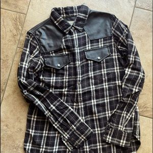 Women’s button shirt